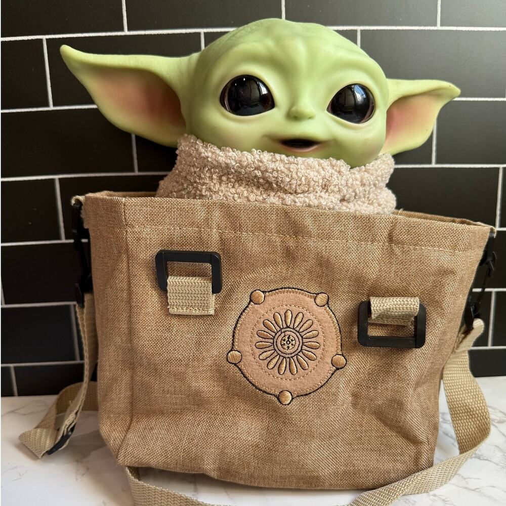 Star Wars Mandalorian The Child Plush 11 Inch Talking Grogu Doll Carrying Bag